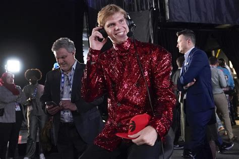 Kansas native’s dazzling NBA draft coat a nod to home state, Dorothy of Wizard of Oz